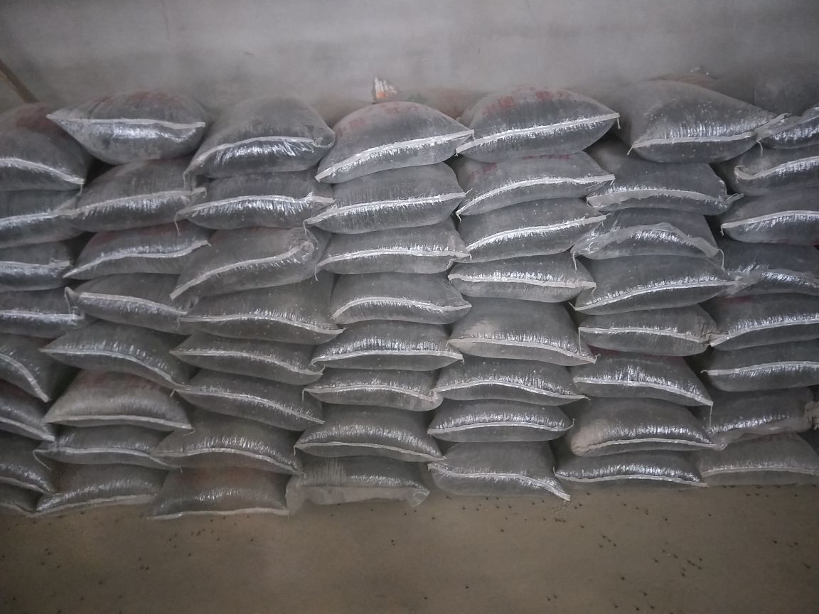 家用衣柜中的被子收纳场景