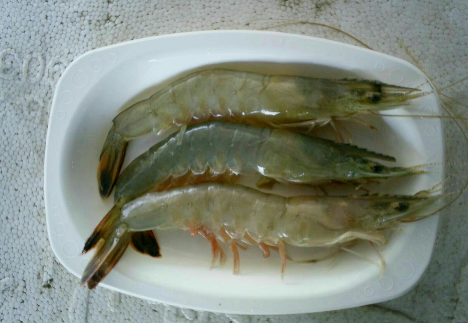 白对虾白灼与基围虾蒜蓉做法对比