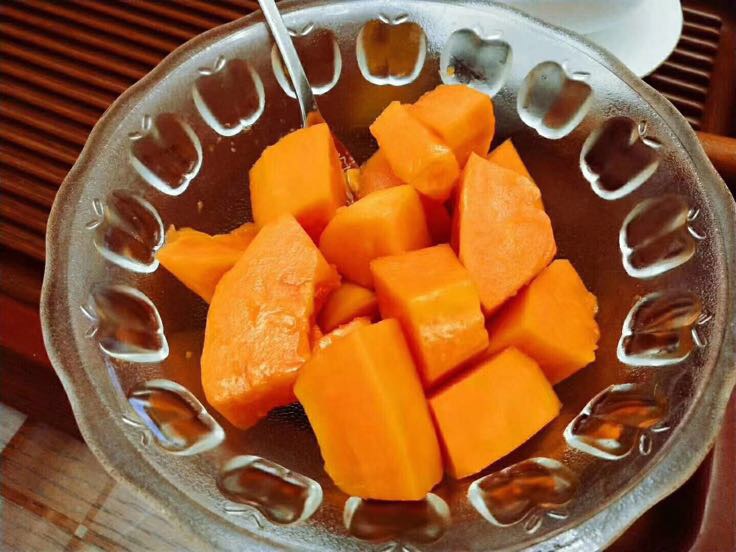 木瓜叶茶饮制作场景