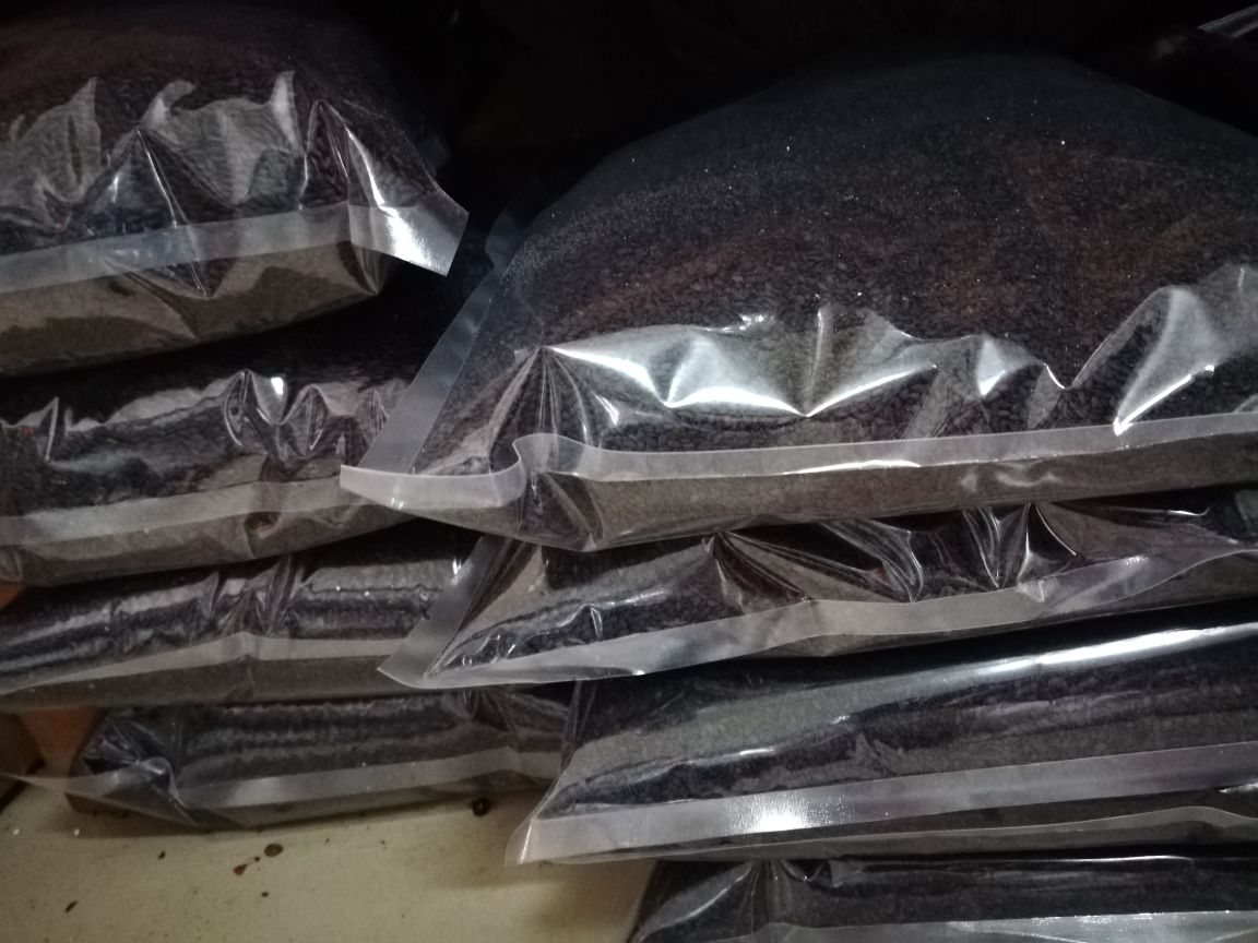 超市货架上的芝麻产品展示