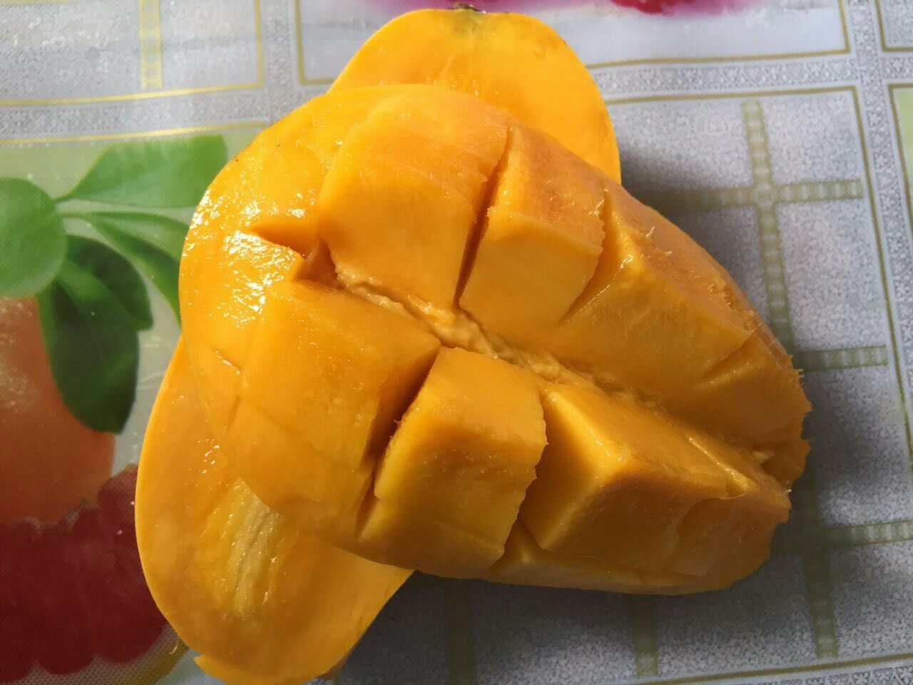鹰嘴芒果成熟后切开图
