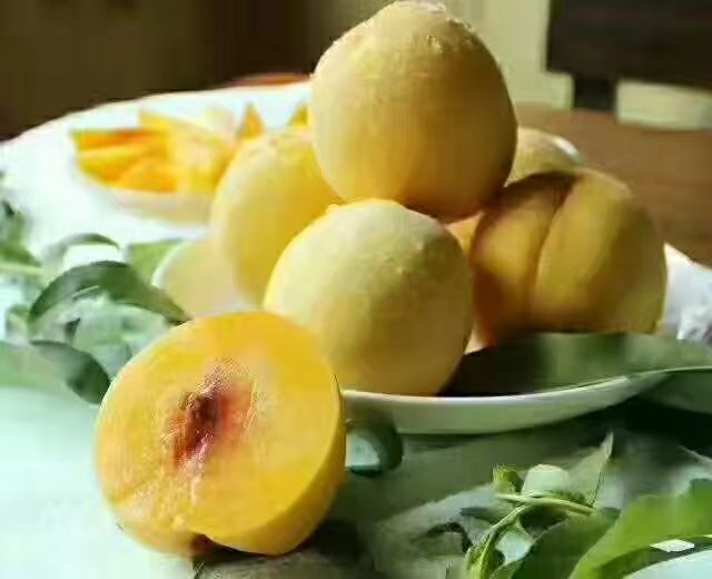 炎陵黄桃营养成分表,展示维生素C、膳食纤维、β-胡萝卜素等关键营养指标 炎陵黄桃营养成分表