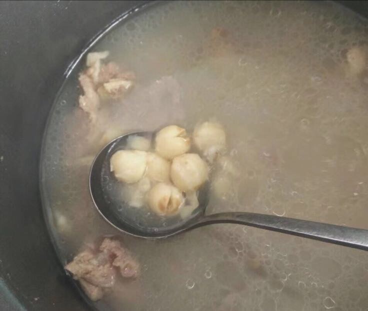 莲藕炖汤成品图