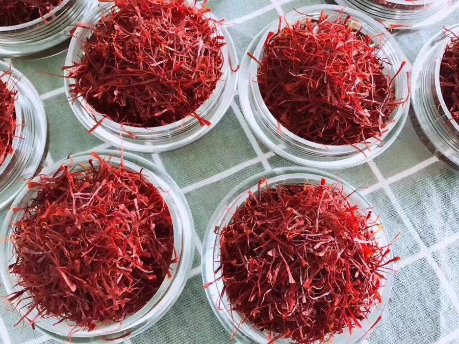 南红手串佩戴与盘玩示意图