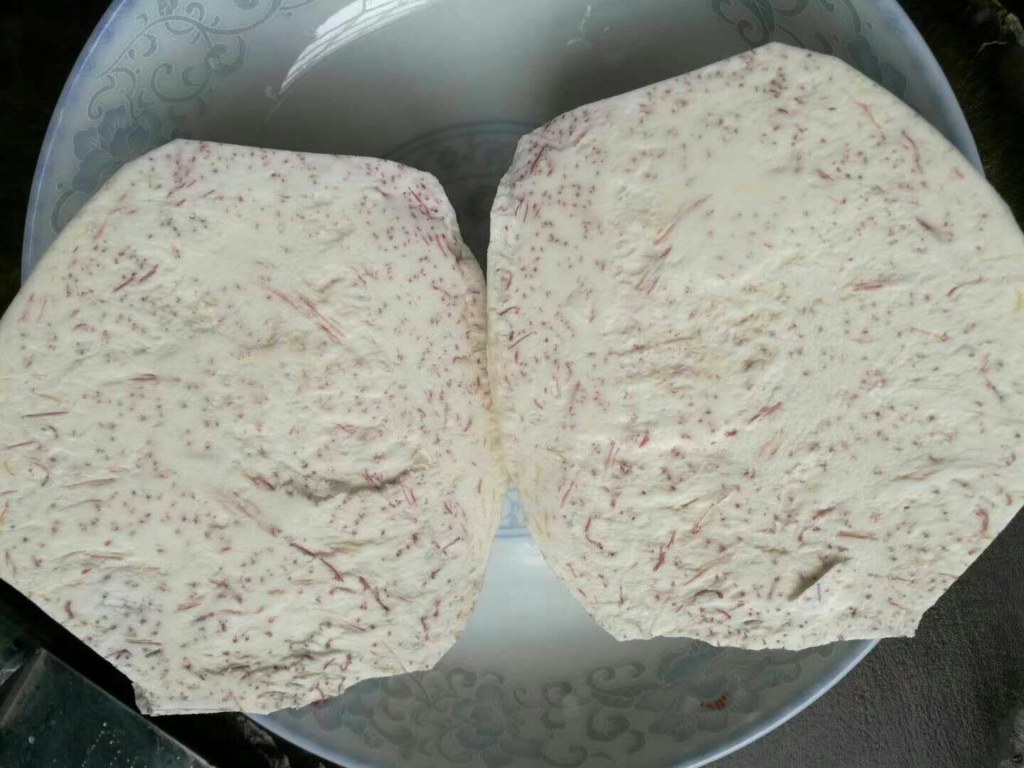 荔浦芋头去皮切块过程