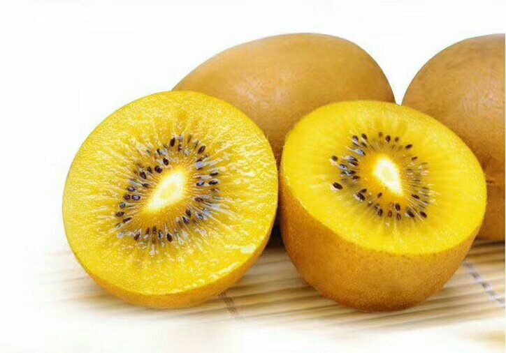 展示黄心猕猴桃切开后的果肉颜色与质地 黄心猕猴桃切开果肉
