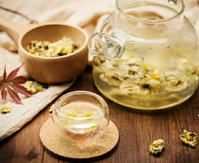 杭白菊茶与书本搭配的静物图