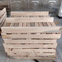 供应松木托盘。100cmx85cm。80元。各种规格可订