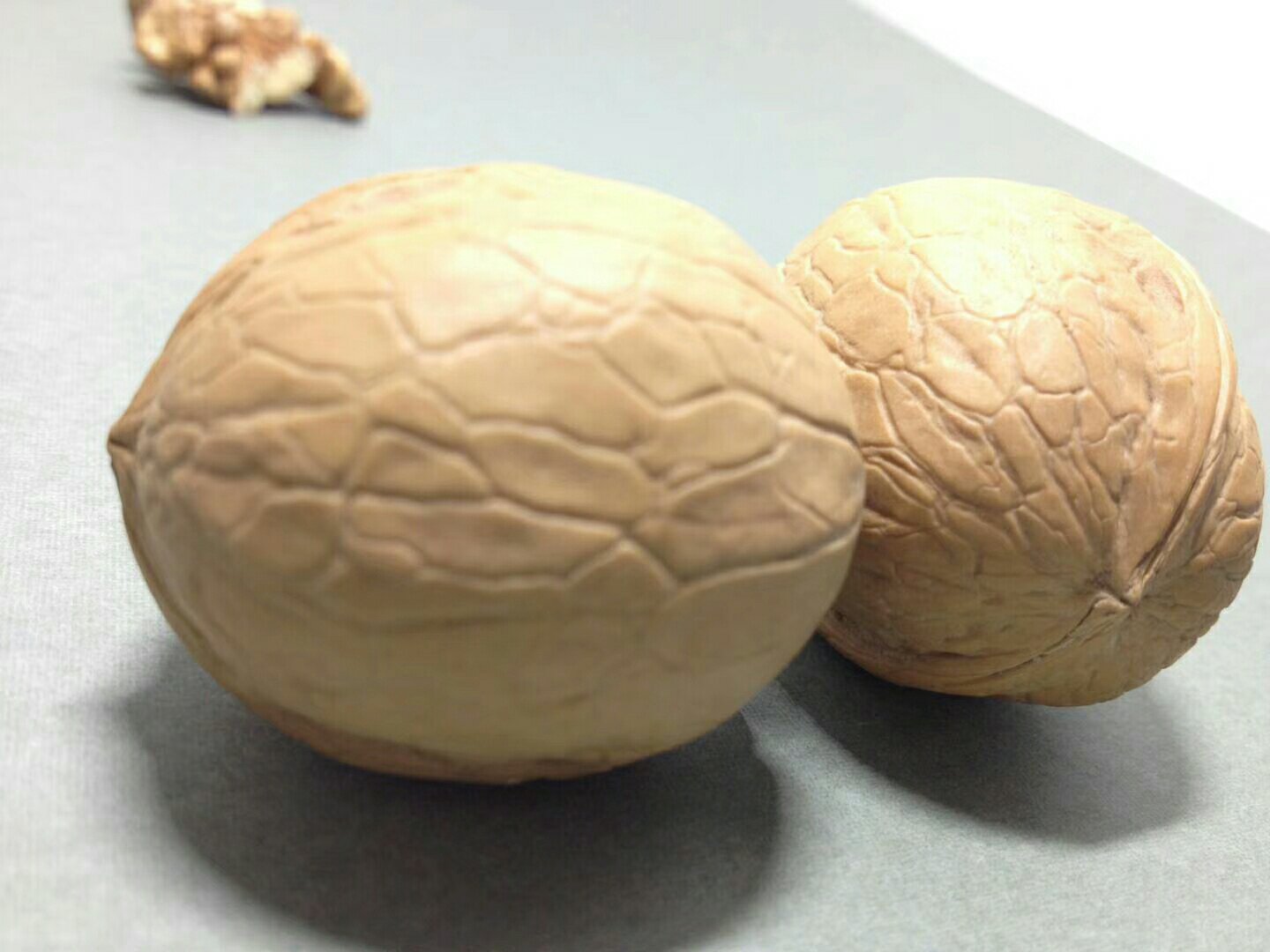 薄皮核桃整体外观特写