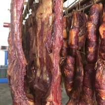 腊肉，香肠。