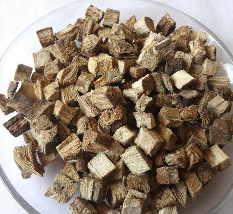 葛根药材图,展示干燥葛根的外观特征,适合用于中医药材识别与科普展示 葛根药材图