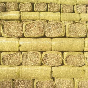 保过夏高温熟化玉米秸秆压缩饲草(草球).