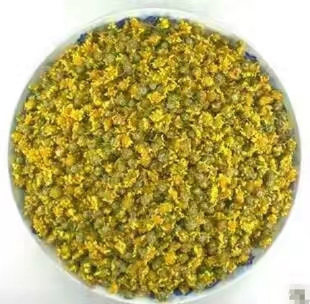 野菊花冲泡成茶,清澈淡黄,散发清香 野菊花茶饮展示图