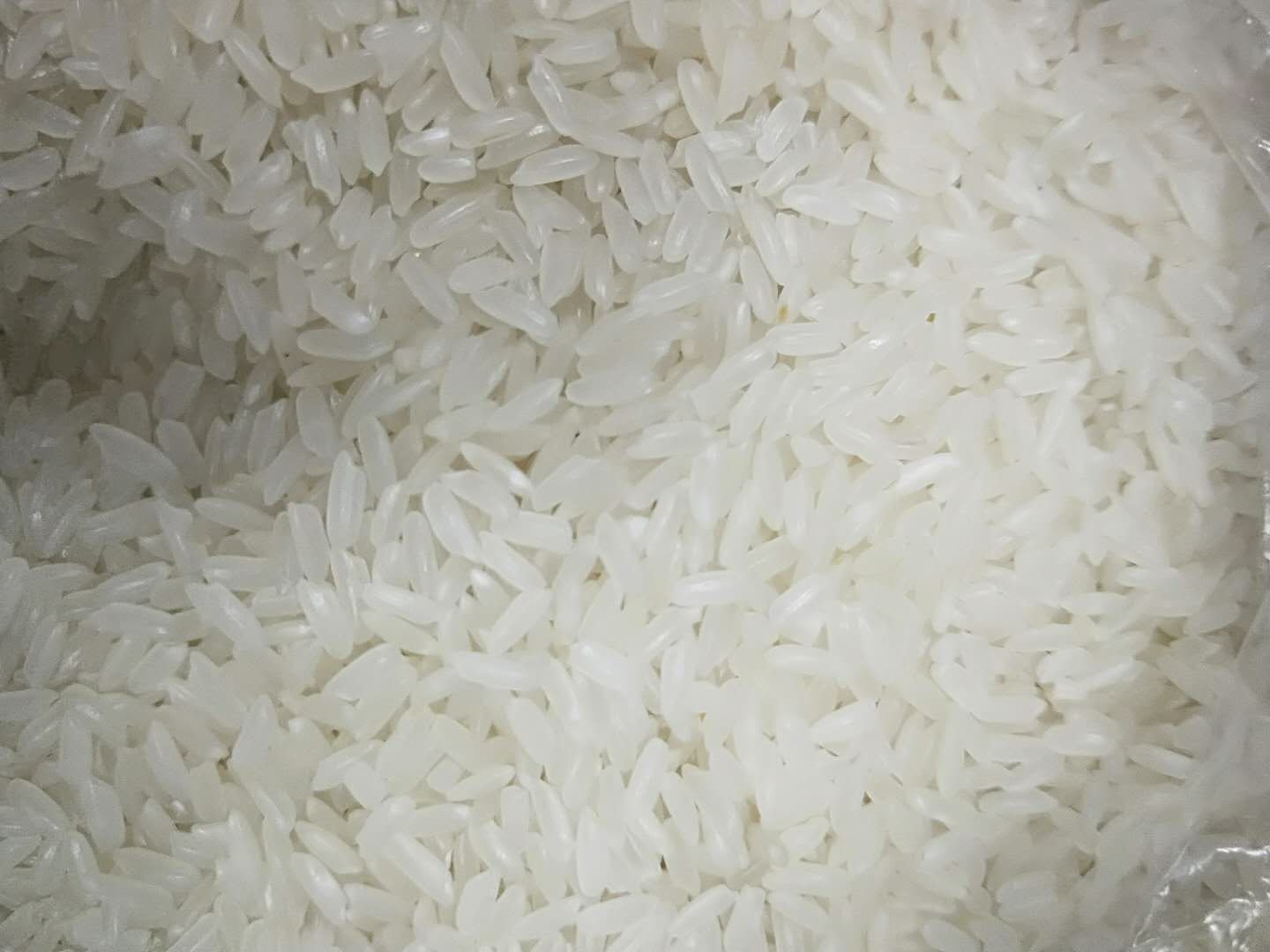 展示柴火大院长粒香大米的晶莹米粒,颗粒分明,质地饱满 柴火大院长粒香大米特写