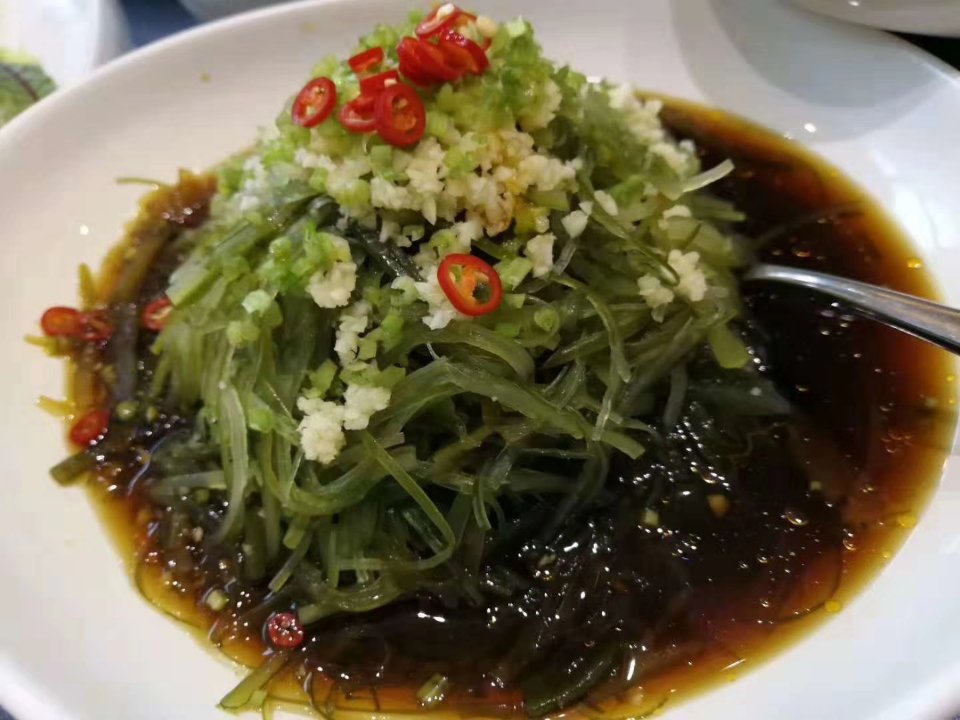 海带凉拌制作完成的成品图
