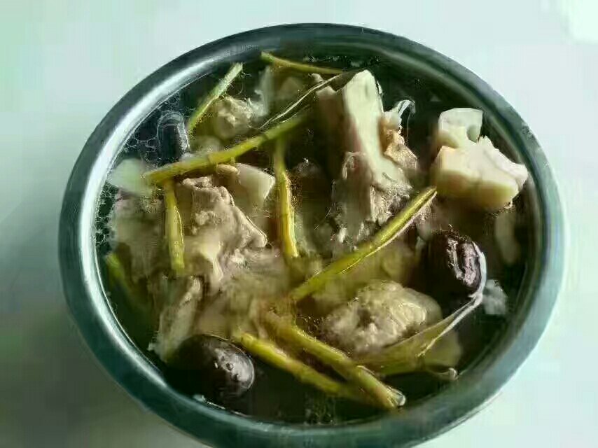花旗参石斛炖鸡汤成品图