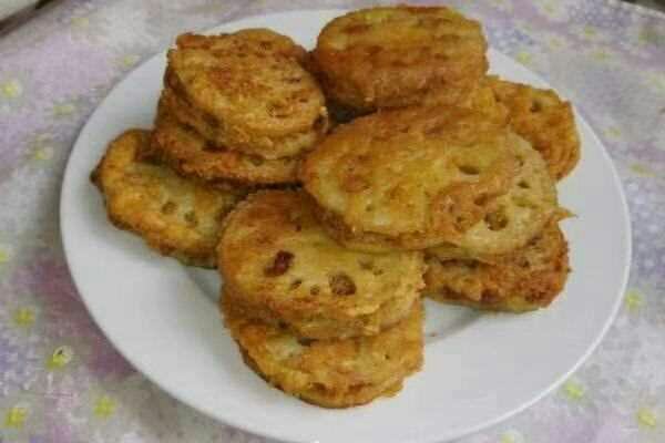 白莲藕夹肉炸成金黄藕盒,外酥里嫩 炸藕盒制作过程
