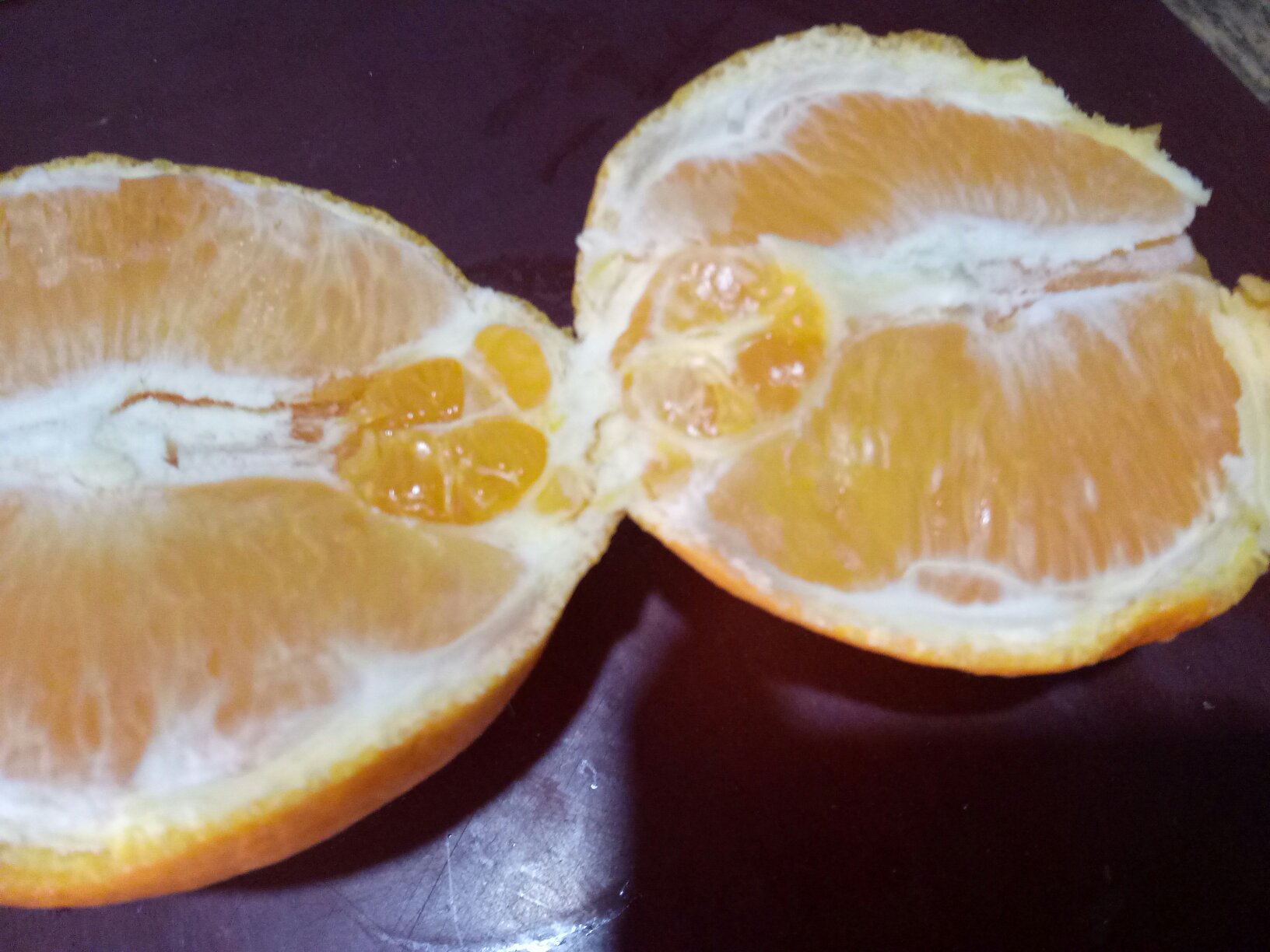 橙子特写,展示橙色果肉和果皮细节 橙子特写