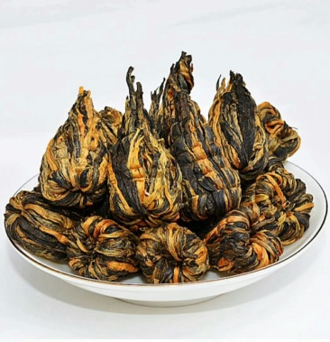 普洱宝塔古树茶红茶紧压美观汤色好黄亮