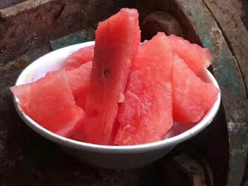 冰镇黑美人西瓜汁