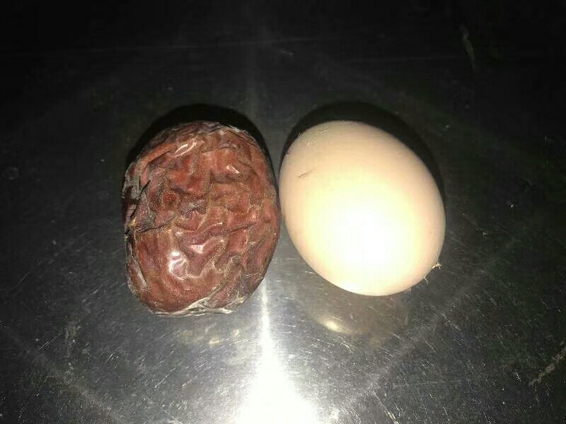 灰枣与和田枣对比图