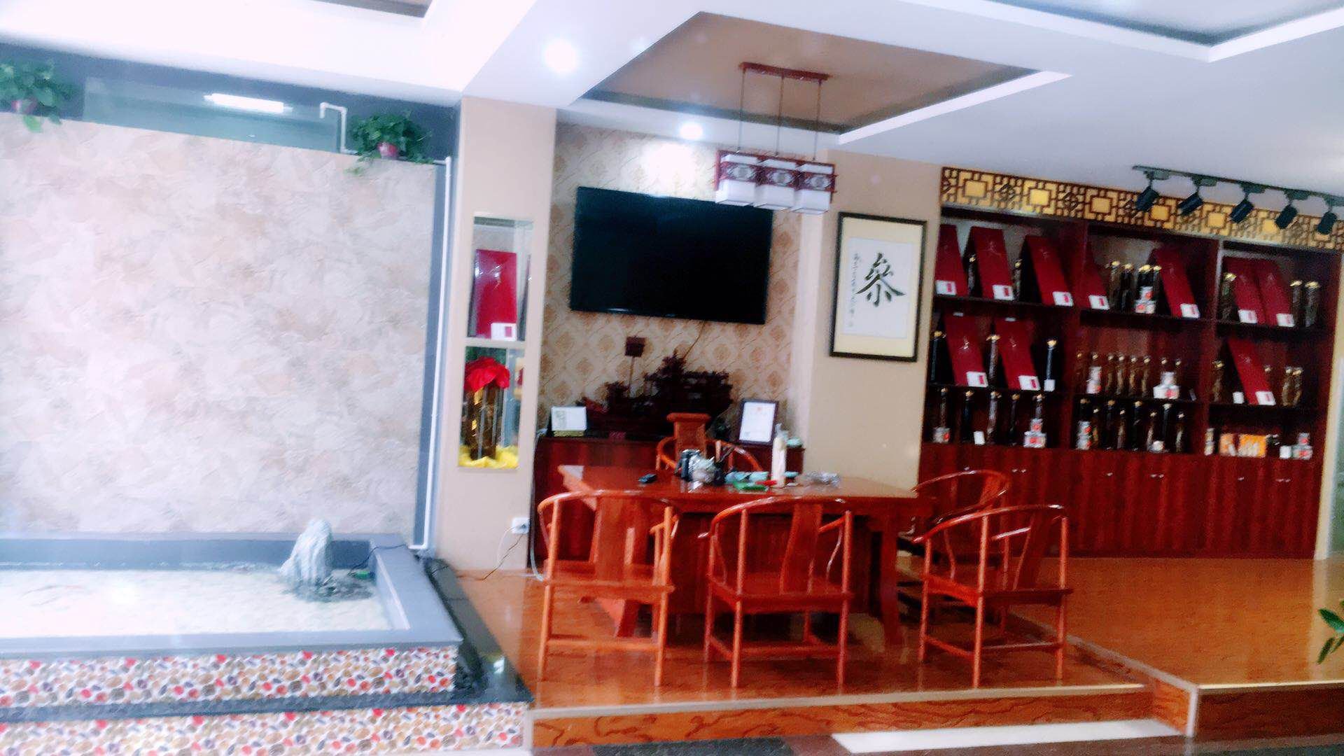 林下参加工产品展示，包括切片、胶囊与参茶