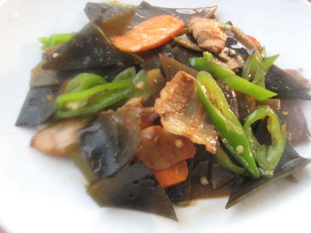 海带炒肉片成品图