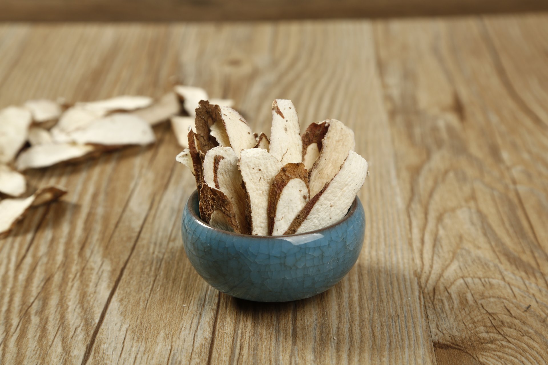 桂圆干与山药片搭配展示养生食材组合 桂圆干与山药组合