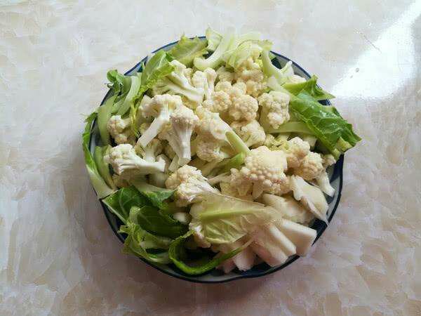 菜花叶菜肴特写