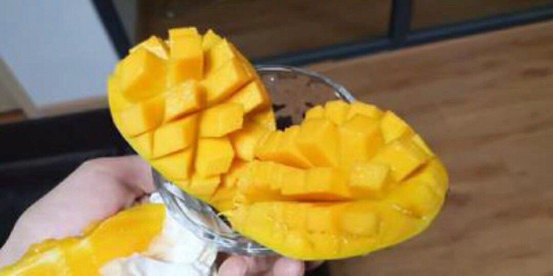 缅甸鹰嘴芒果与水果拼盘搭配