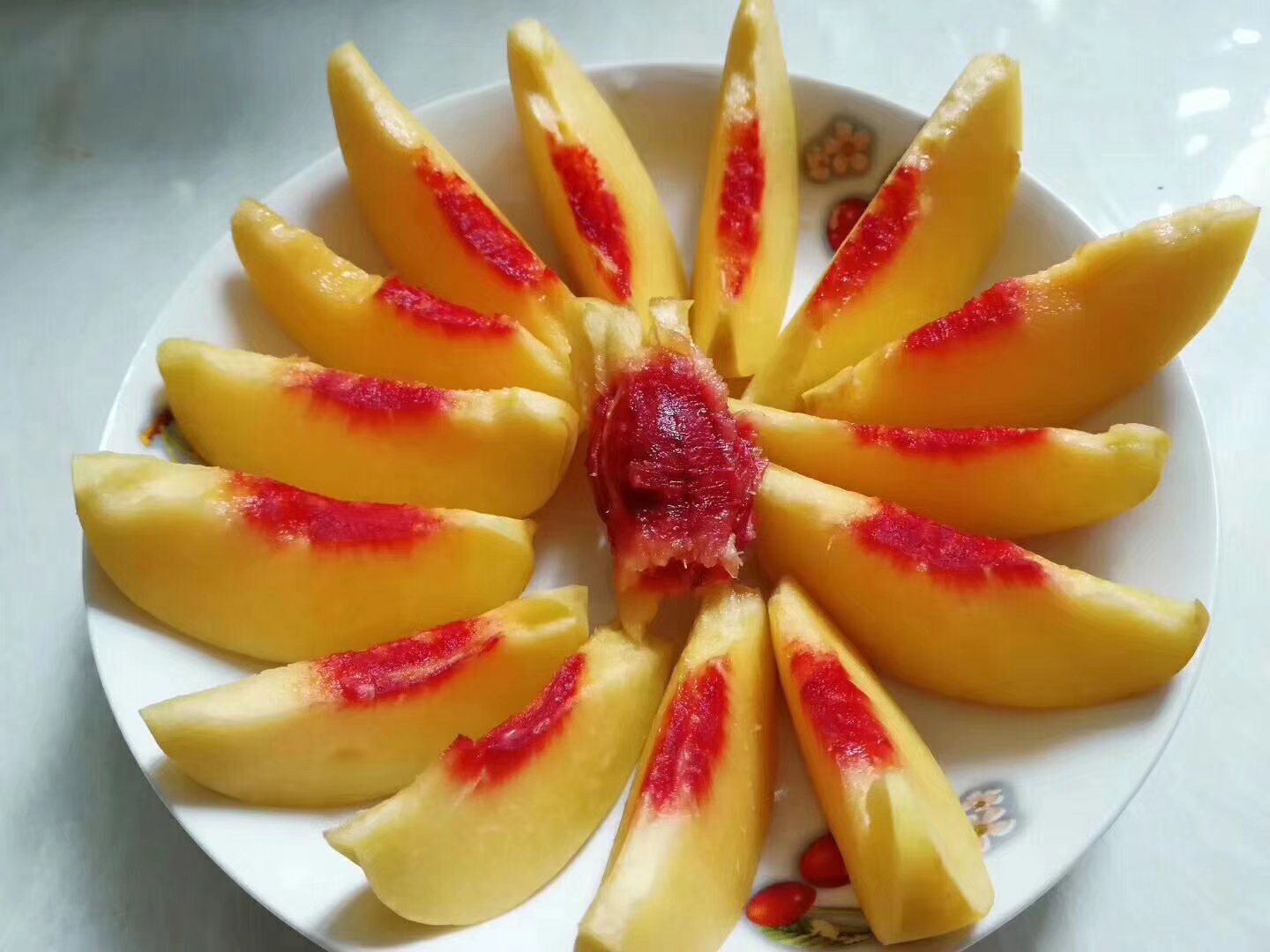 炎陵黄桃果盘摆盘图