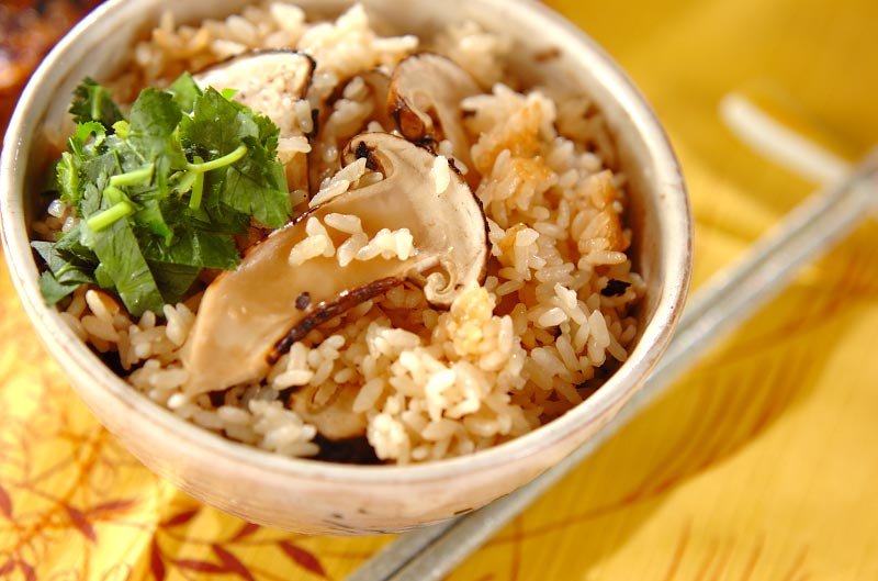 五湖长粒香大米制作的香菇滑鸡焗饭成品图