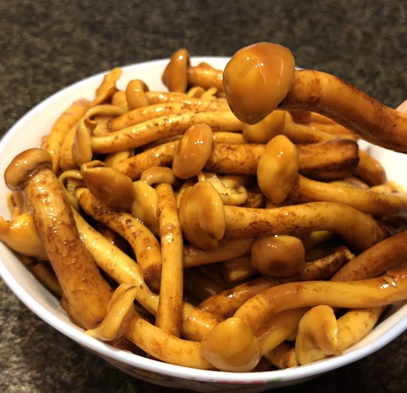 松茸汤炖煮前后颜色对比图