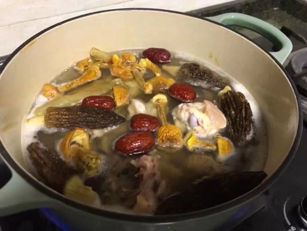 姬松茸烹饪美食图