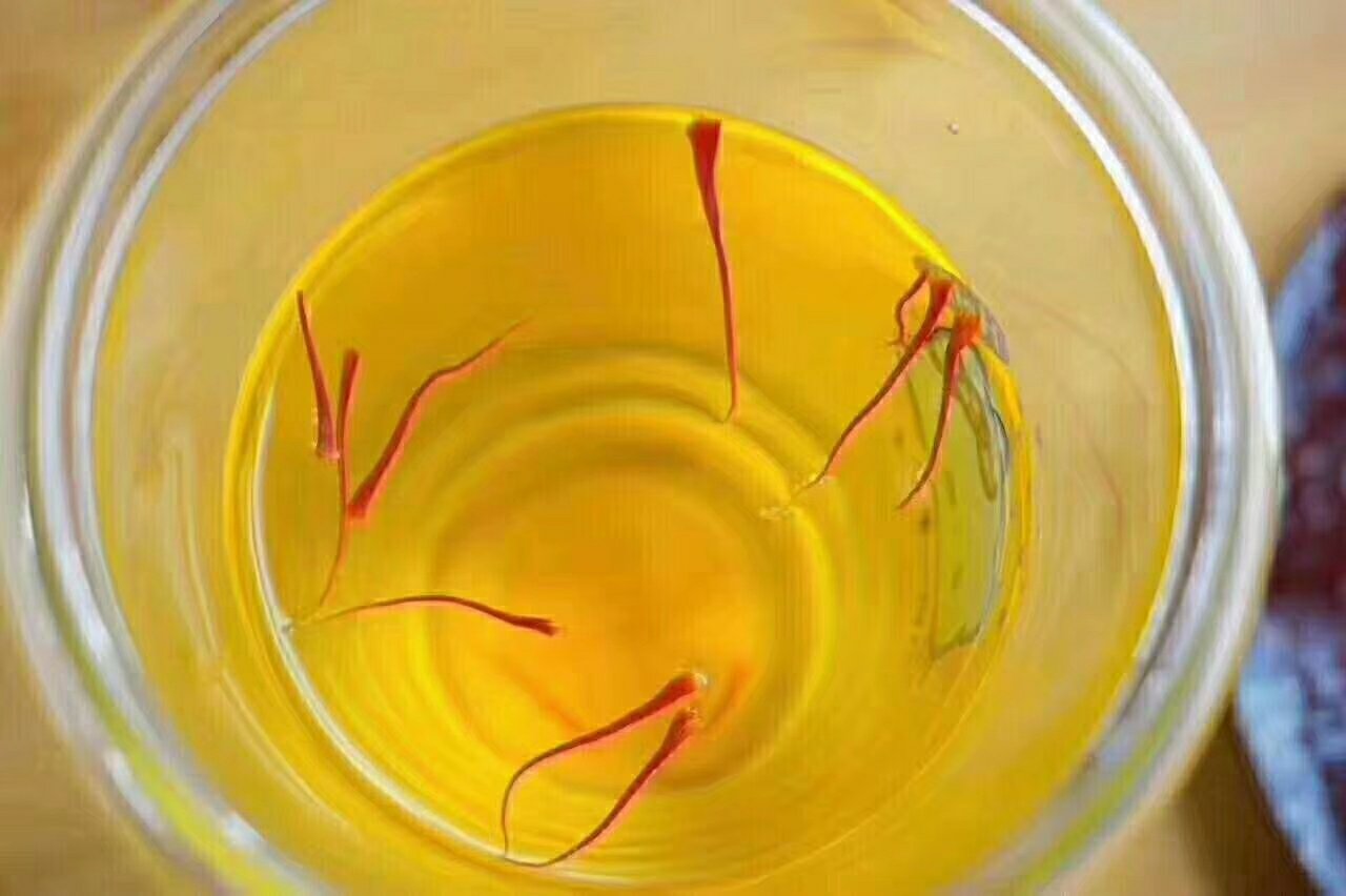 何首乌与熟地黄泡水