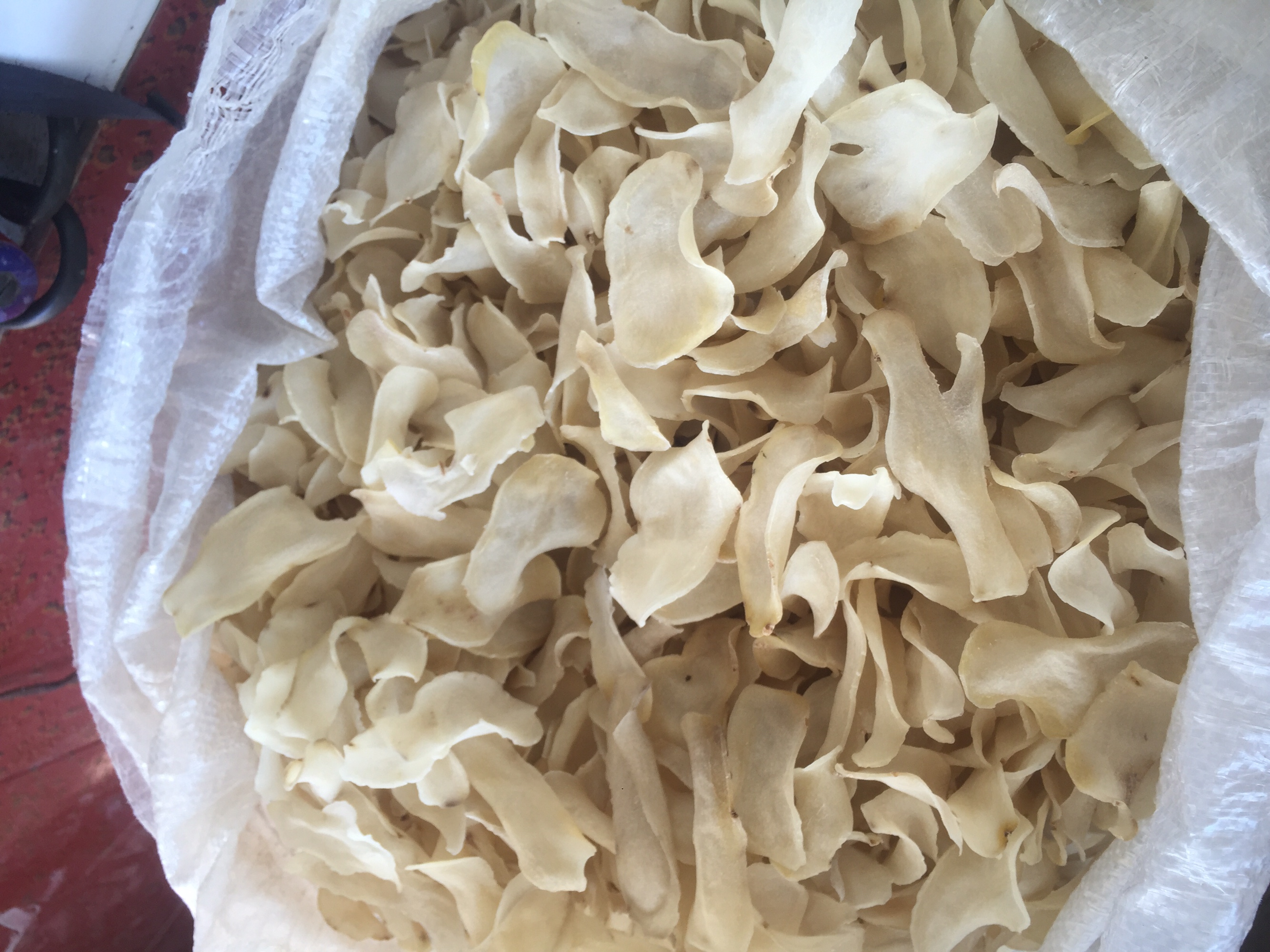 多种规格的成品土豆干包装样品,标签清晰,密封良好 成品土豆干包装展示图