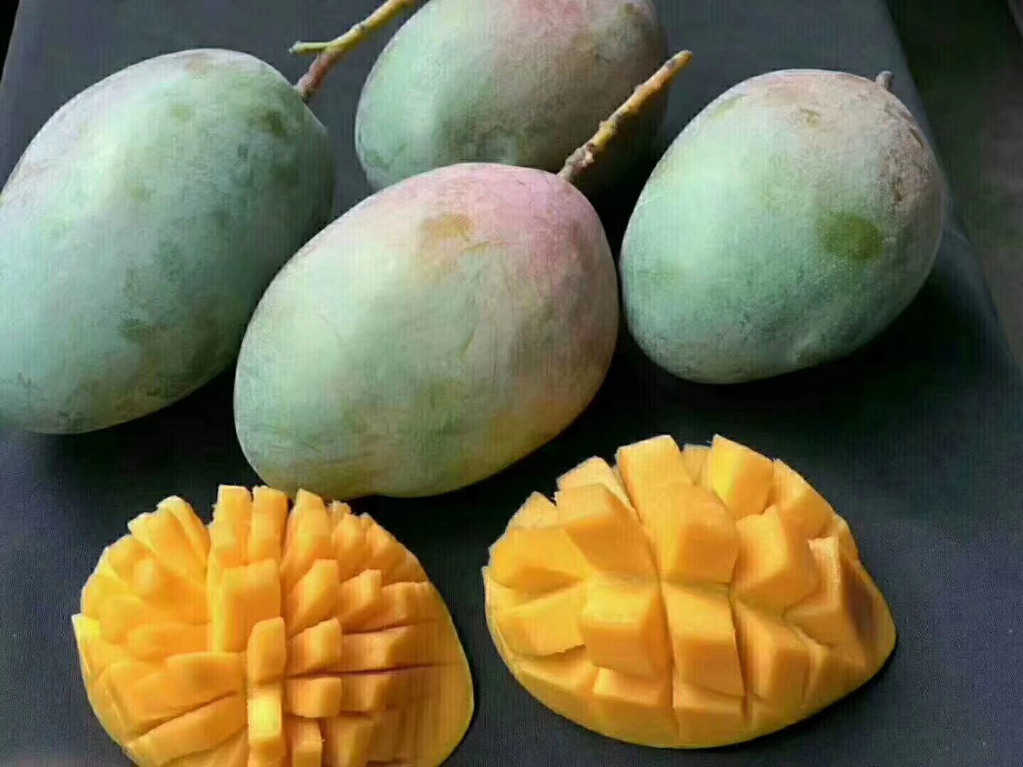 展示成熟凯特芒用于制作果酱、冰沙和水果沙拉的美食组合 凯特芒甜品创意料理