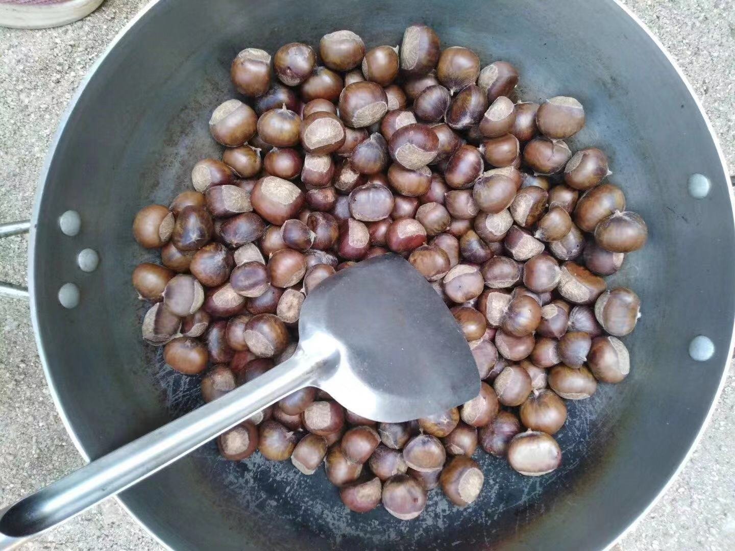 糖炒油栗的美食场景