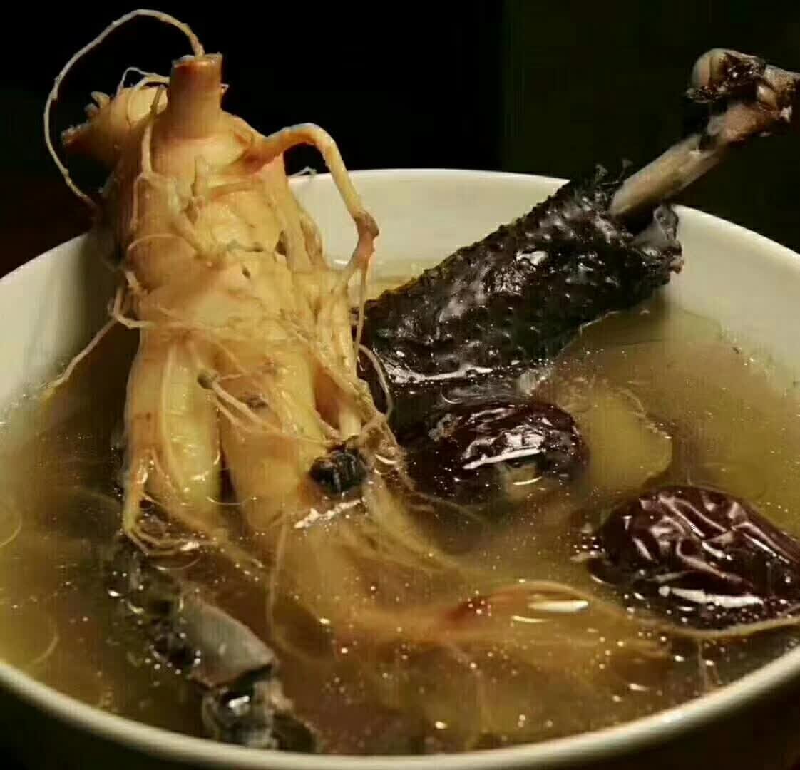 鲜人参炖乌鸡汤成品图