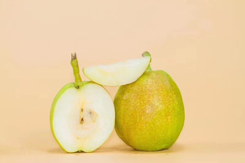 香梨与其他水果分开存放的示意图