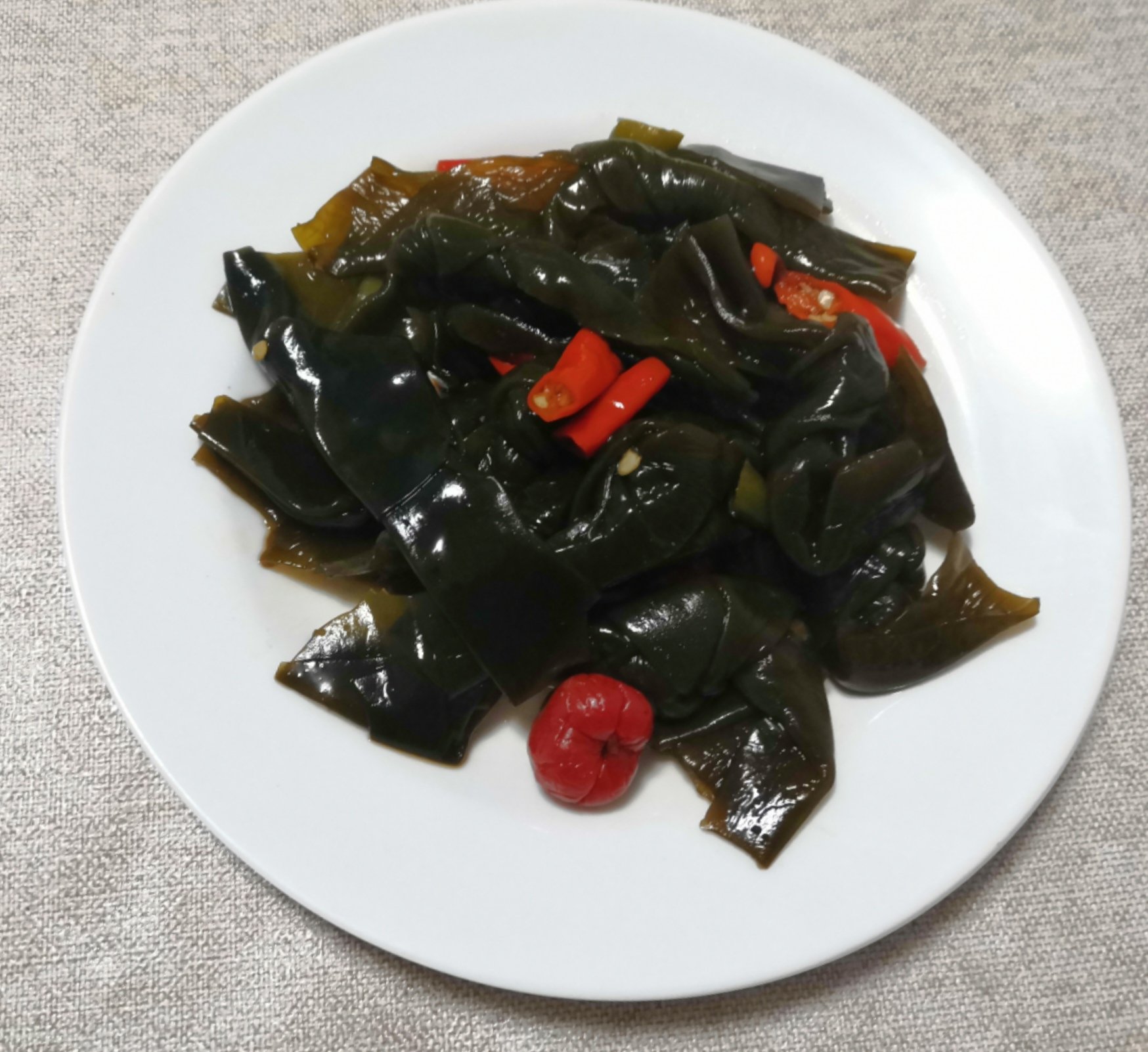 红李凉拌菜摆盘图