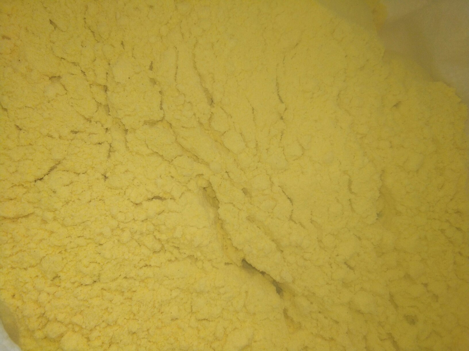 妈妈正在制作玉米泥