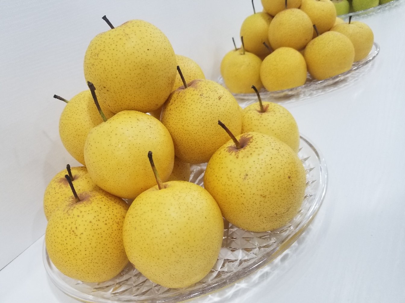 金黄色的黄金梨冰糖水,盛放在透明玻璃杯中,色泽清透,令人垂涎 黄金梨冰糖水成品图