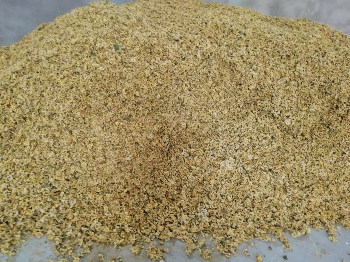 一杯清澈透亮的陈皮杭白菊茶成品 陈皮杭白菊茶成品展示图