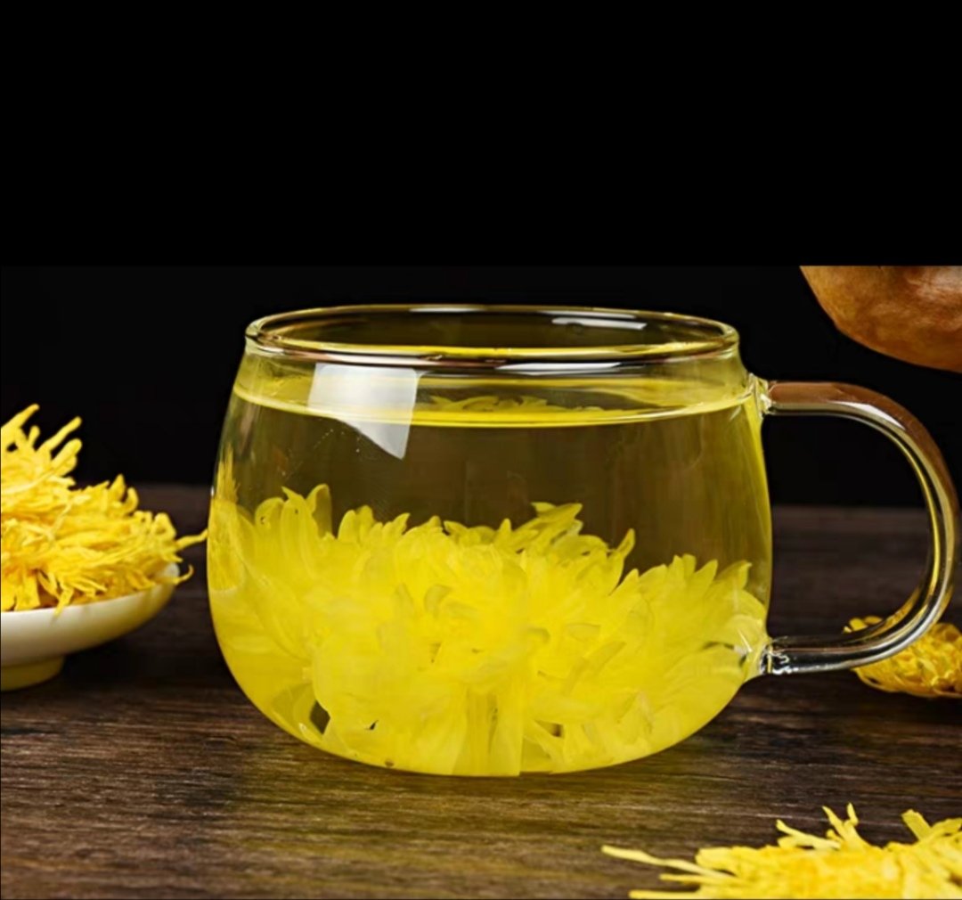 金丝皇菊与玫瑰花泡水图
