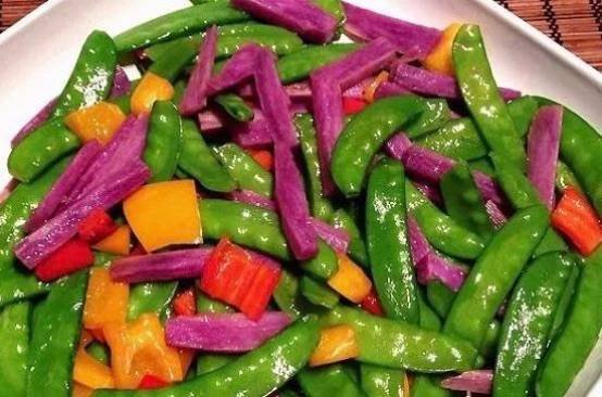 山药和荷兰豆炒制前的食材准备