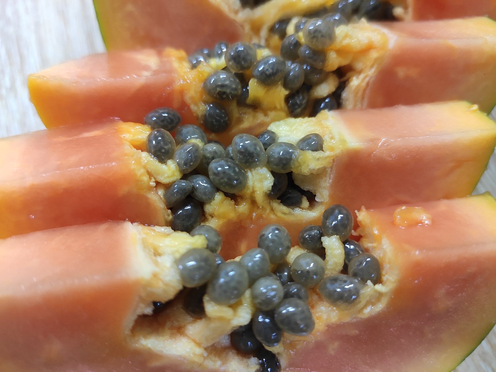 实验室场景：科研人员使用分光光度法测定木瓜膏样品中木瓜蛋白酶活性