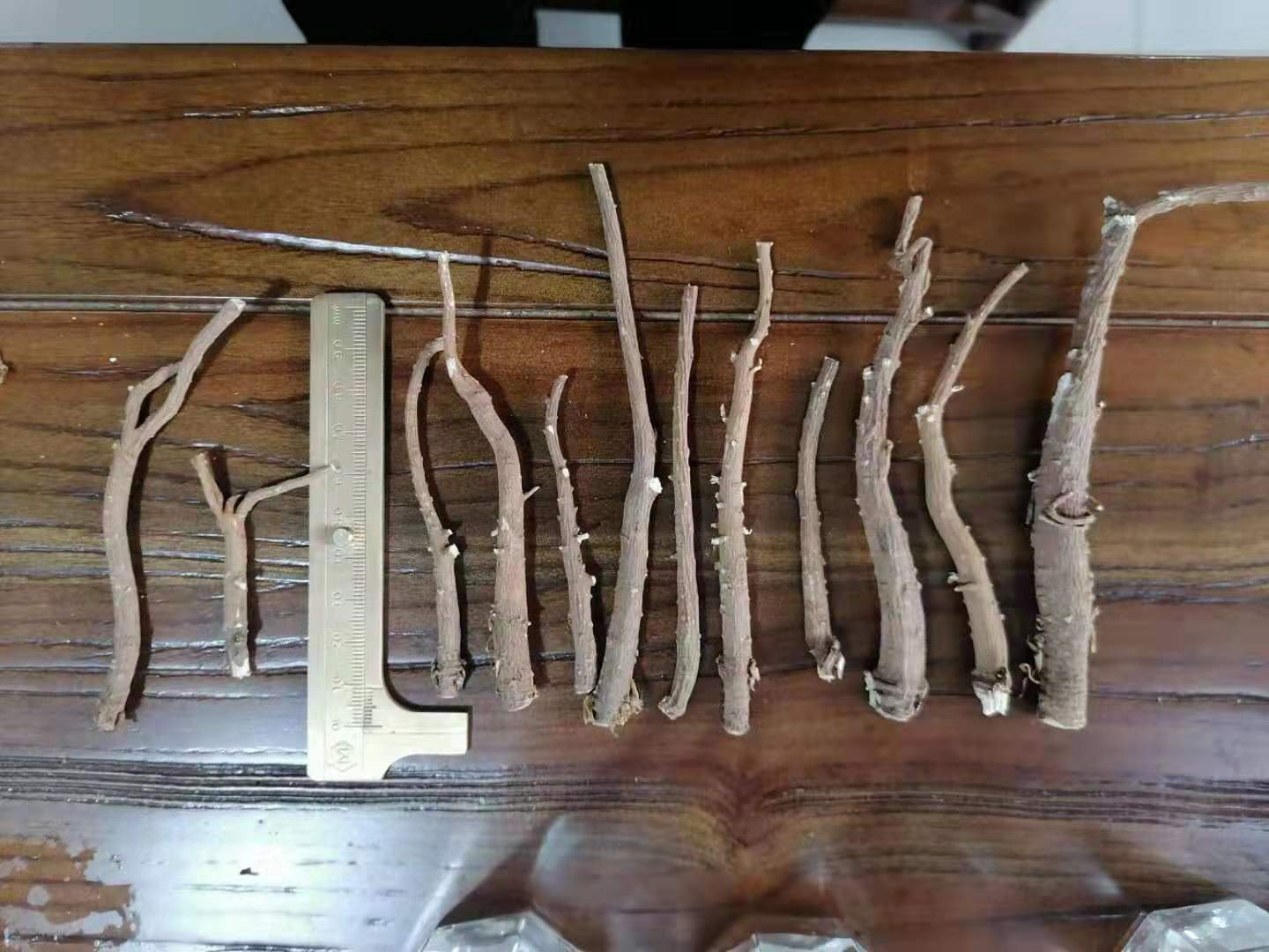 柴胡药材在中药柜中的摆放图