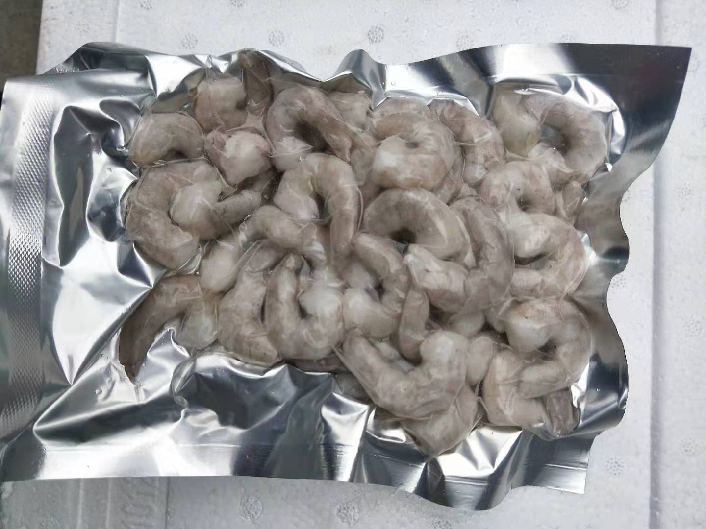 Packaged Hetian jujubes displayed in a modern retail setting Packaged Hetian jujubes displayed in a modern retail setting