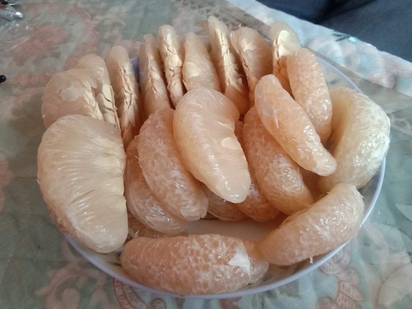 红肉沙田柚果肉与水果拼盘搭配